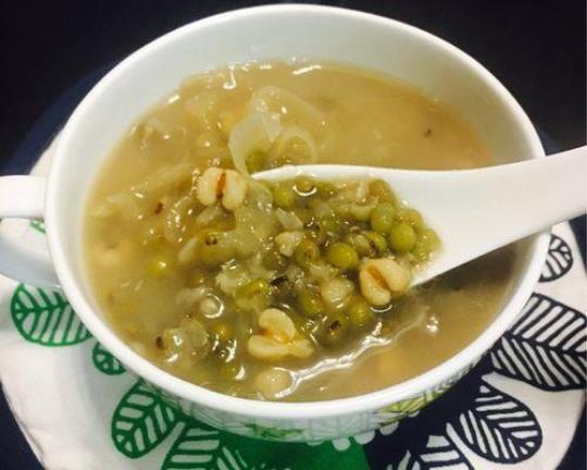 百合薏米绿豆粥的做法有哪些？有哪些功效？