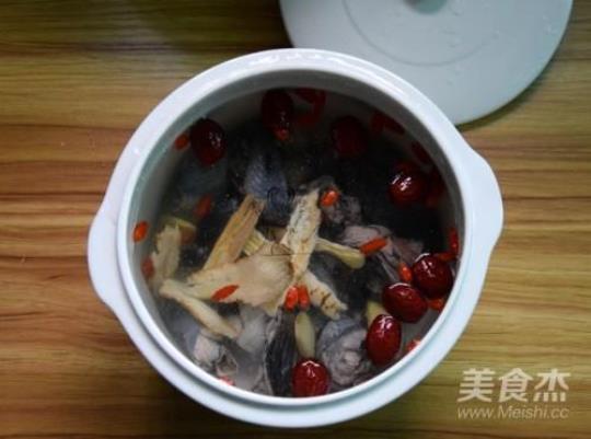 乌鸡红枣当归汤做法