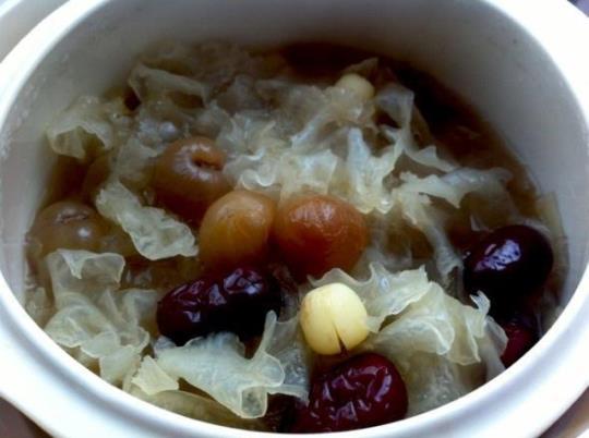 银耳莲子桂圆红枣汤的做法是什么