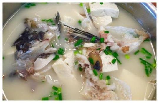 ?鸦片鱼头豆腐汤的做法 最鲜的味道